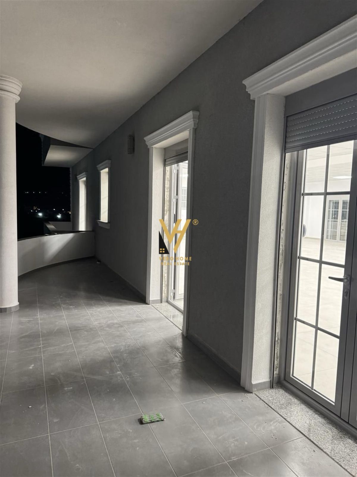 AMBIENT 360M2 ME QERA NE SAUK 1.500 EURO