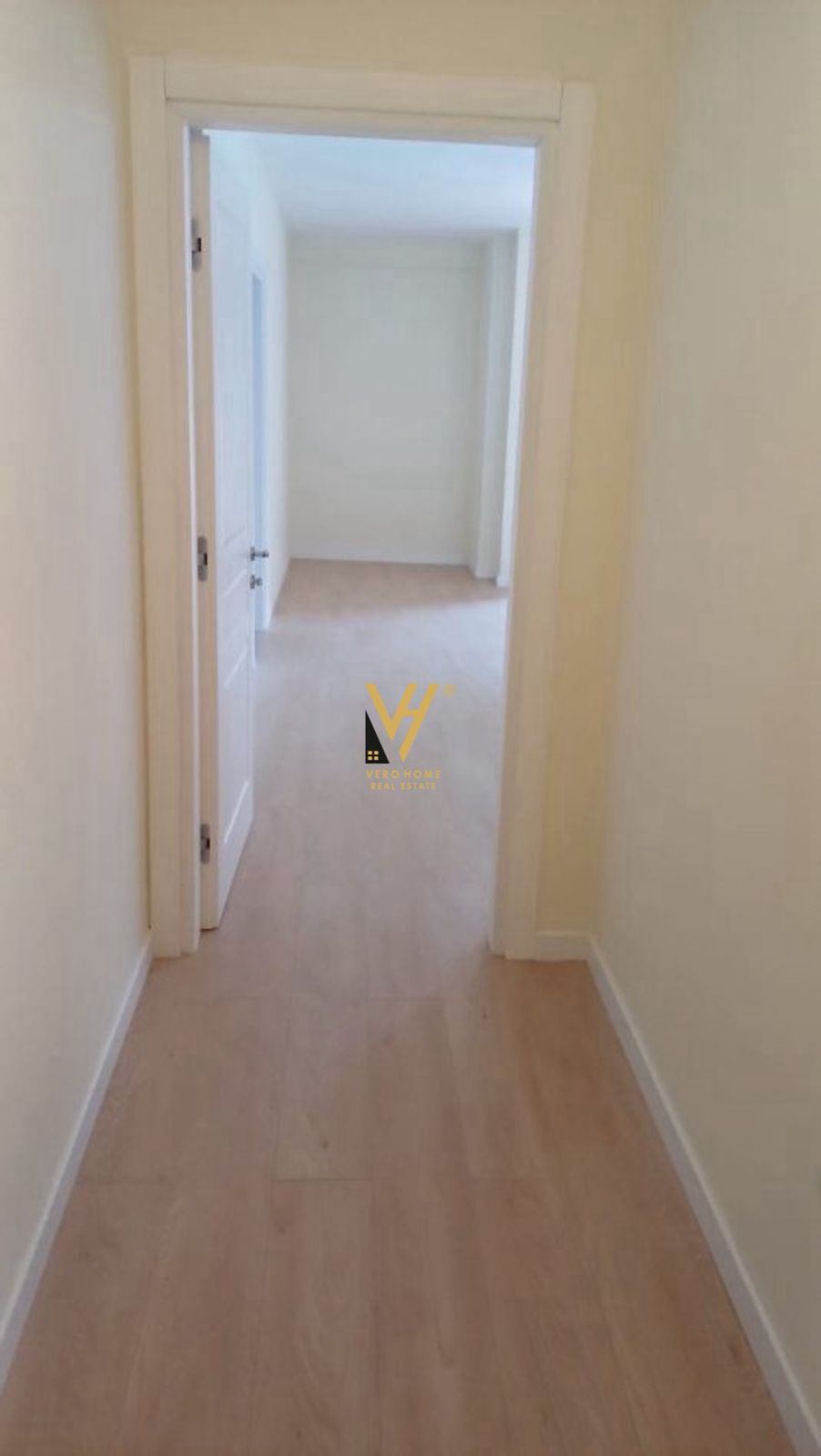 ZYRE 87M2 ME QERA TE RRUGA HOXHA TAHSIM 600 EURO