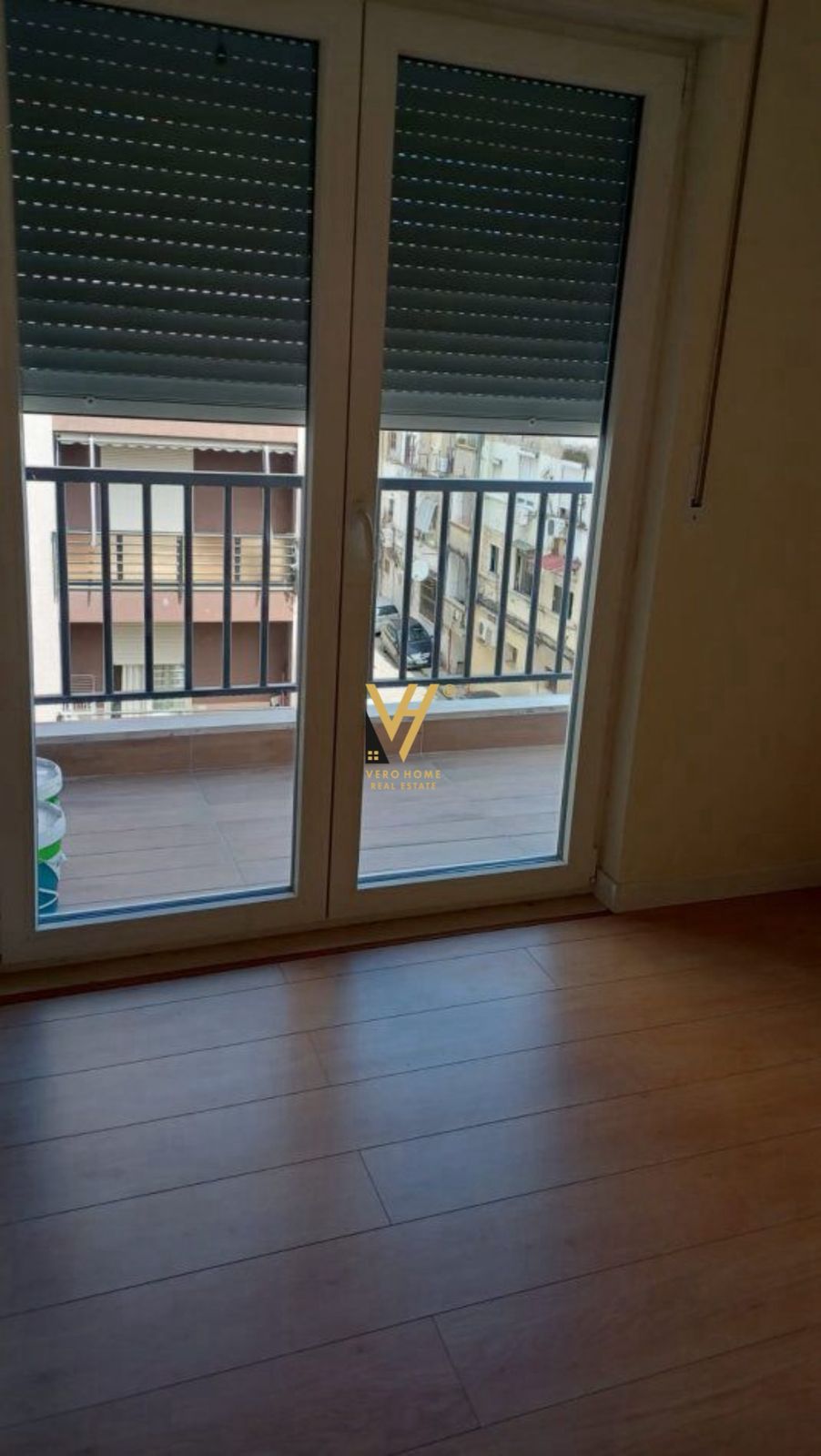 ZYRE 87M2 ME QERA TE RRUGA HOXHA TAHSIM 600 EURO