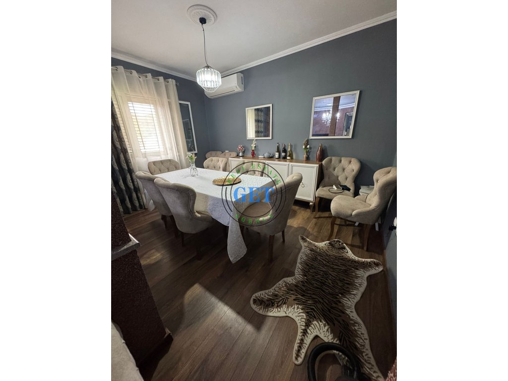 Shitet, Shtëpi Private 2-Katëshe, ne Spitalle, Dur