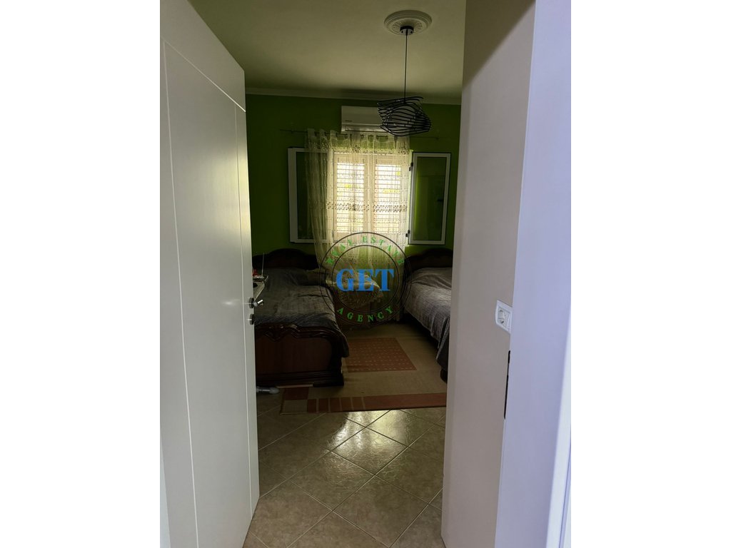 Shitet, Shtëpi Private 2-Katëshe, ne Spitalle, Dur