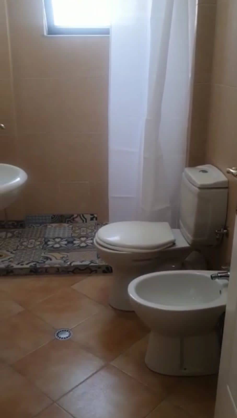 Shitet Apartamenti 1+1 , Rruga e Kavajes