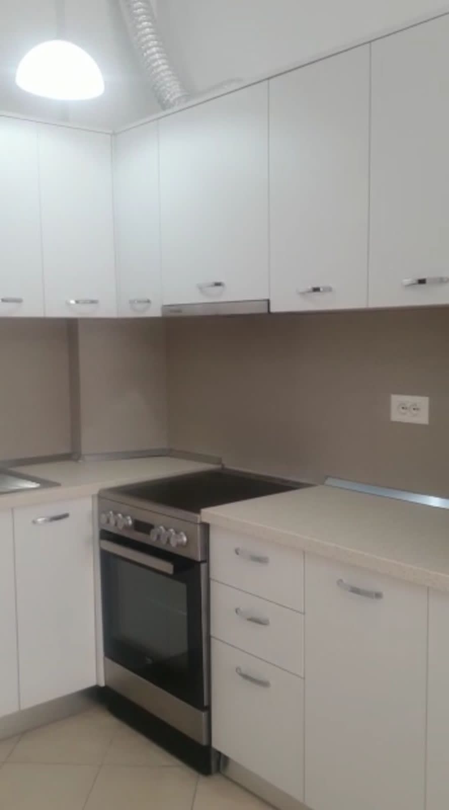 Shitet Apartamenti 1+1 , Rruga e Kavajes