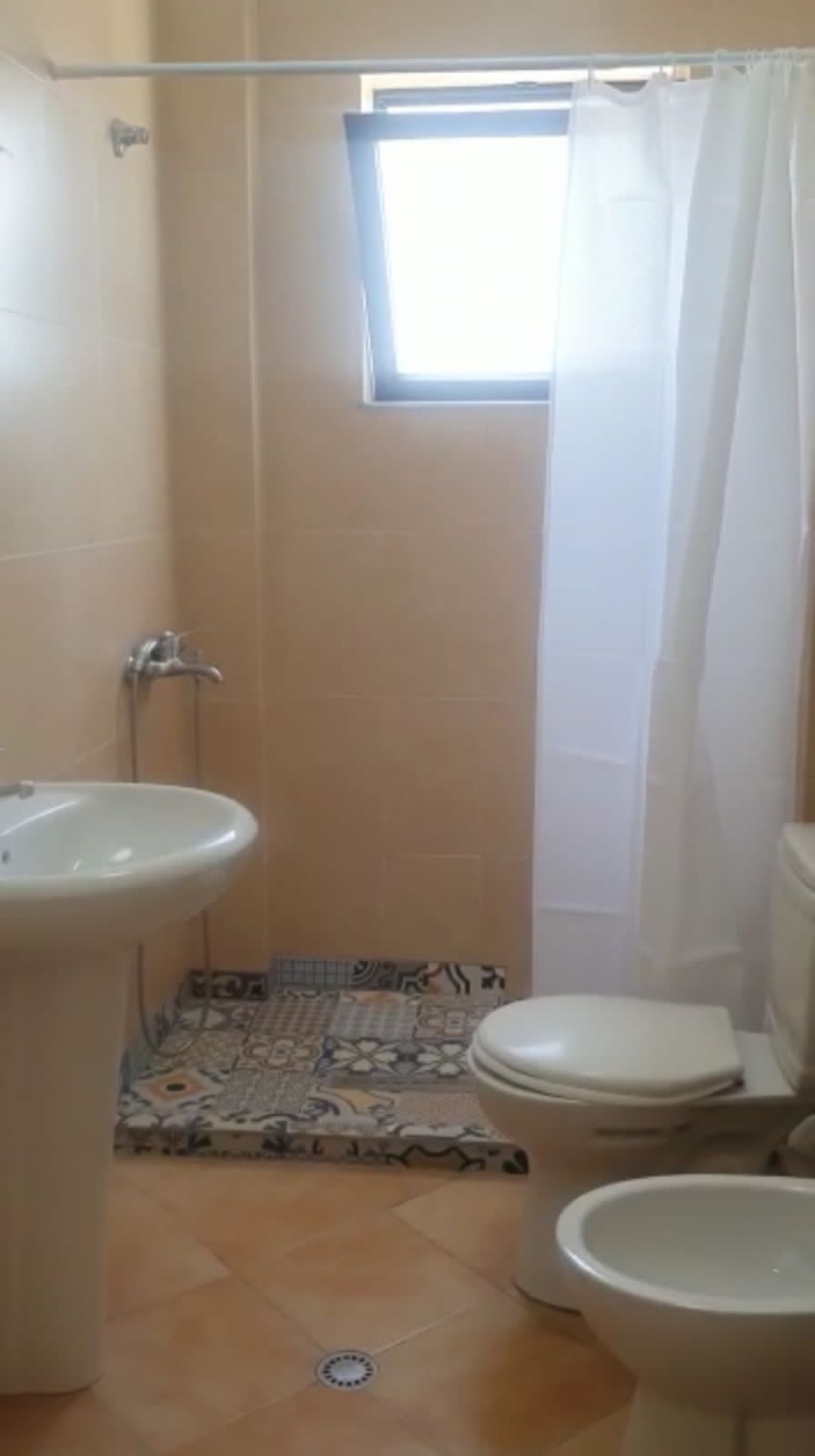 Shitet Apartamenti 1+1 , Rruga e Kavajes