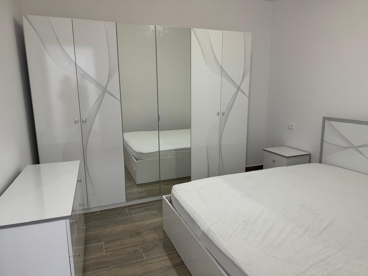 Jepet apartament me qera 1+1 ne Tirane