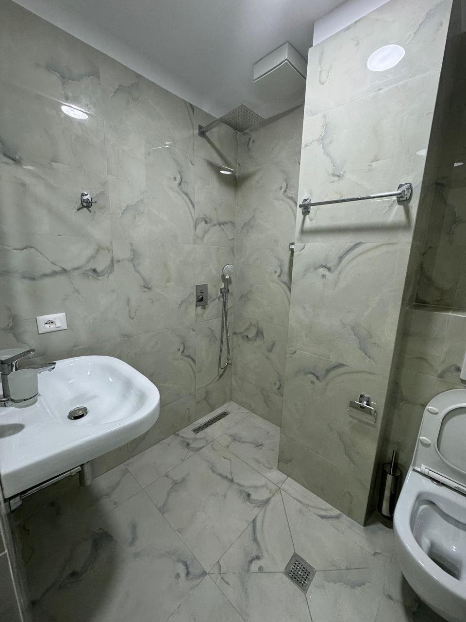 Jepet apartament me qera 1+1 ne Tirane