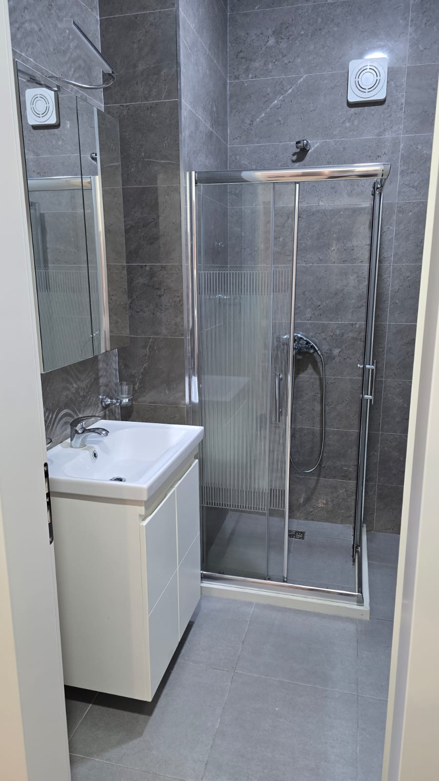 Jepet me qera 1+1 astir prane rrethrrotullimit