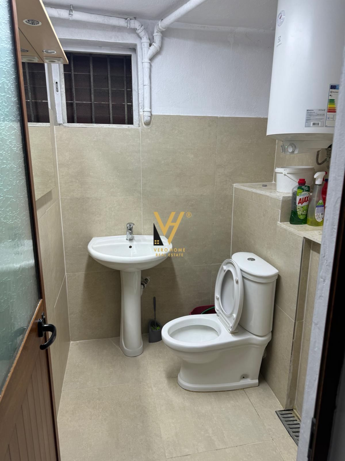 AMBIENT 270M2 TE RR.ABDYL FRASHERI 2.000 EURO