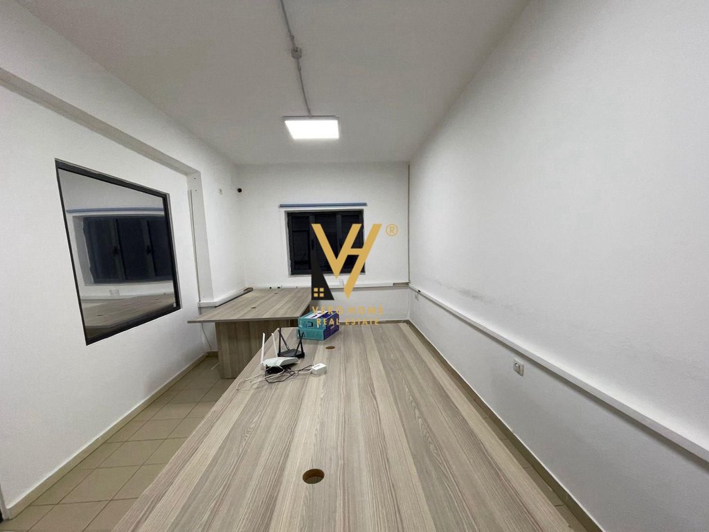 AMBIENT 140M2 ME QERA, TE PAZARI I RI 900 EURO