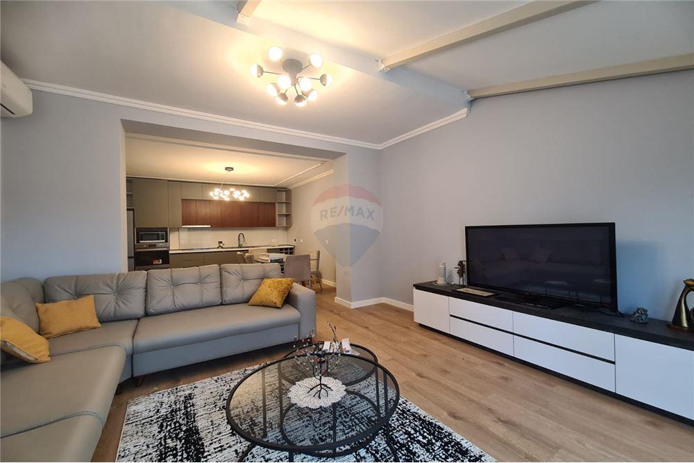Jepet apartament 2+1 per qira tek Shkolla e Baleti