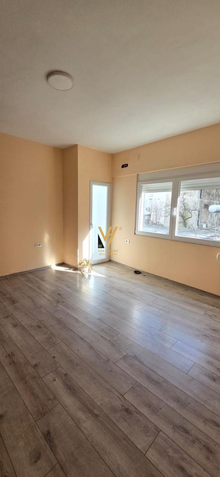 ZYRE 60 M2 ME QERA TE MYSLYM SHYRI 550 EURO