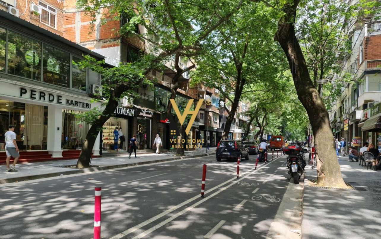 DYQAN 30M2 ME QERA TE RRUGA MYSLYM SHYRI 1.200 EUR