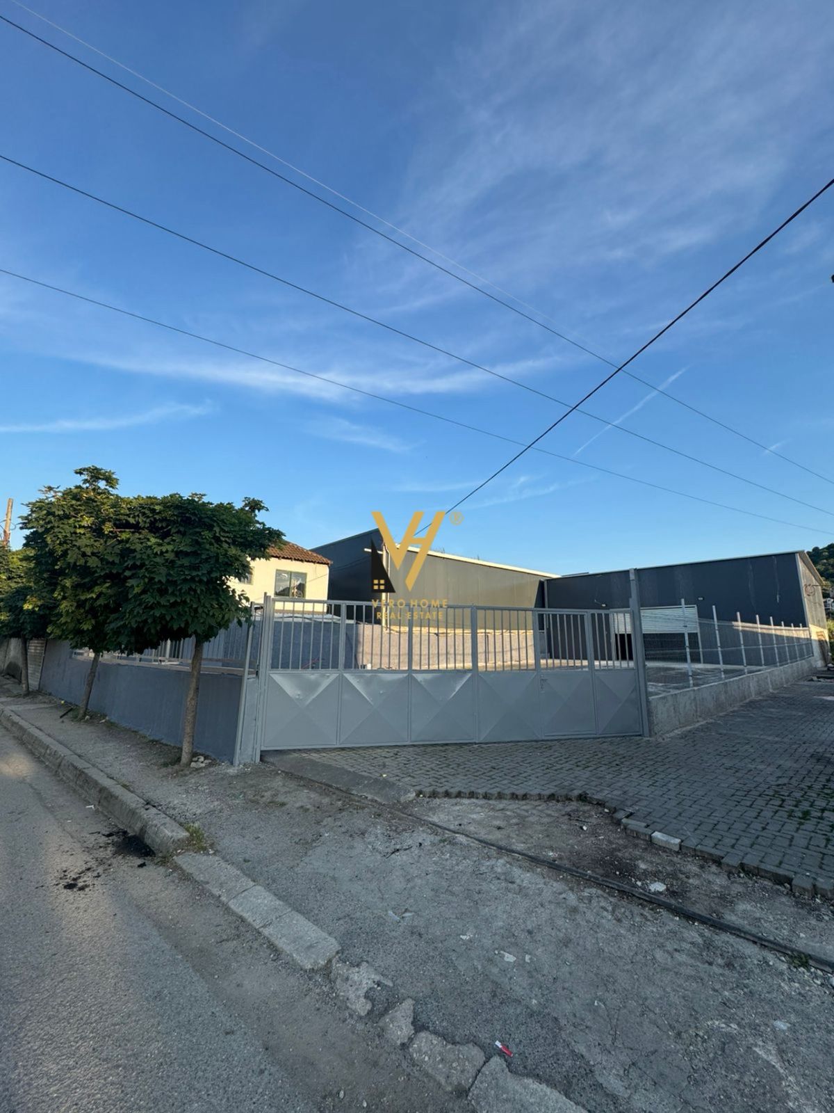 KAPANON 160 M2 ME QERA NE YRSHEK 1.300 EURO