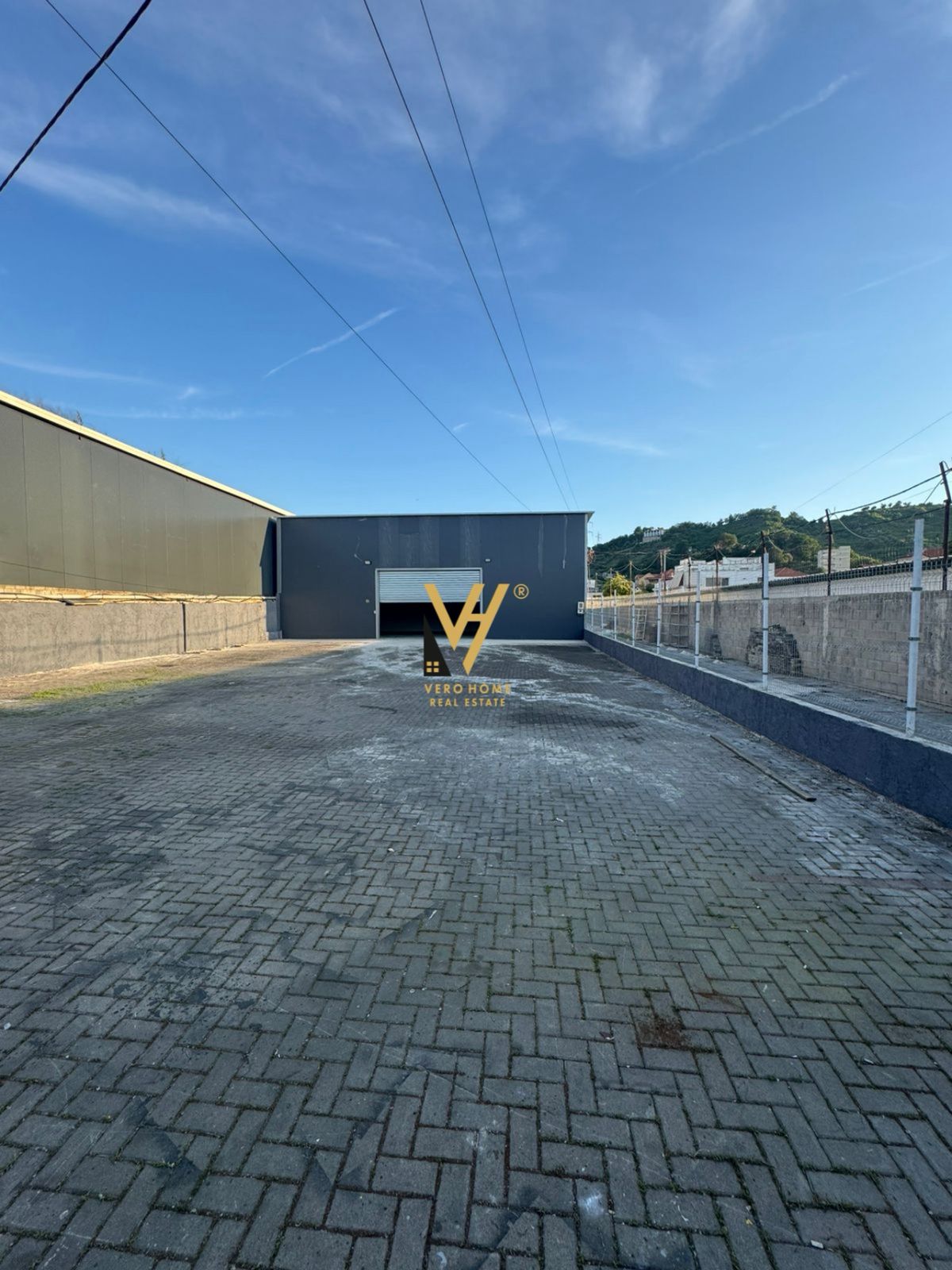 KAPANON 160 M2 ME QERA NE YRSHEK 1.300 EURO