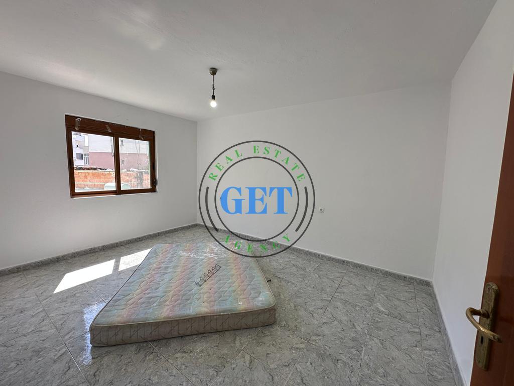 Shitet, Apartament 2+1, Tek Lagja 18. Shum Prane S