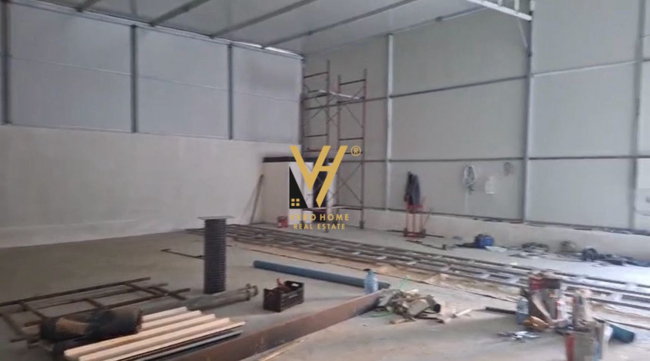 MAGAZINE 250M2 ME QERA NE KASHAR 1.200 EURO