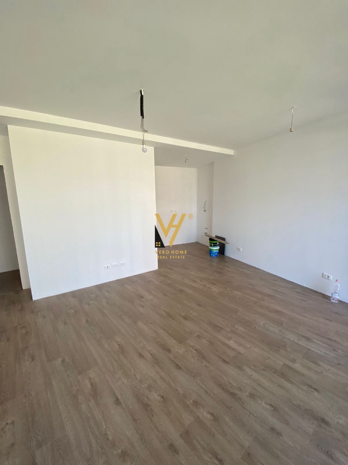 ZYRE 102M2 TE LAKE VIEW RESIDENCE 1.500 EURO