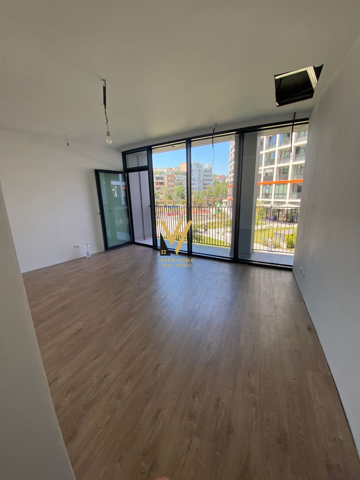 ZYRE 102M2 TE LAKE VIEW RESIDENCE 1.500 EURO