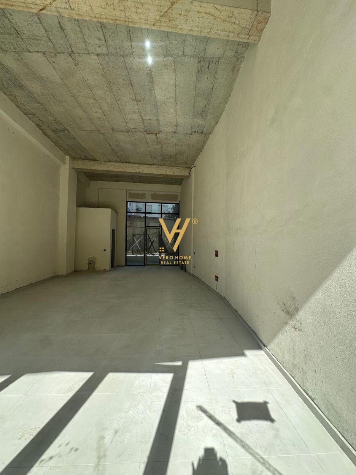 DYQAN 67 M2 ME QERA TE PAZARI I RI 1.200 EURO