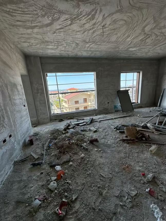 Shitet 2+1+2 Apartament ne Zonen e Bulevardit ri