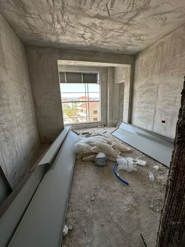 Shitet 2+1+2 Apartament ne Zonen e Bulevardit ri