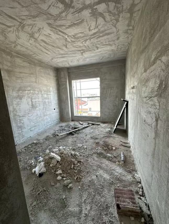 Shitet 2+1+2 Apartament ne Zonen e Bulevardit ri