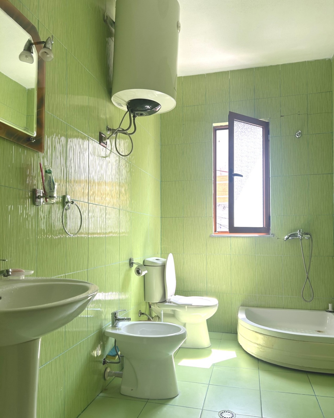 Jepet me qera Apartamenti 2+1 ,Rruga Jordan Misja