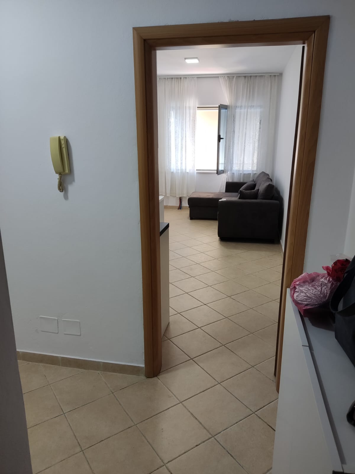 Jepet me qera Apartamenti 1+1 , Astir