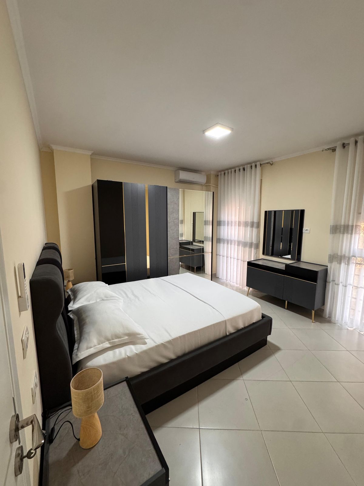 Jepet me qera Apartamenti 2+1 , Rruga Mine Peza ,