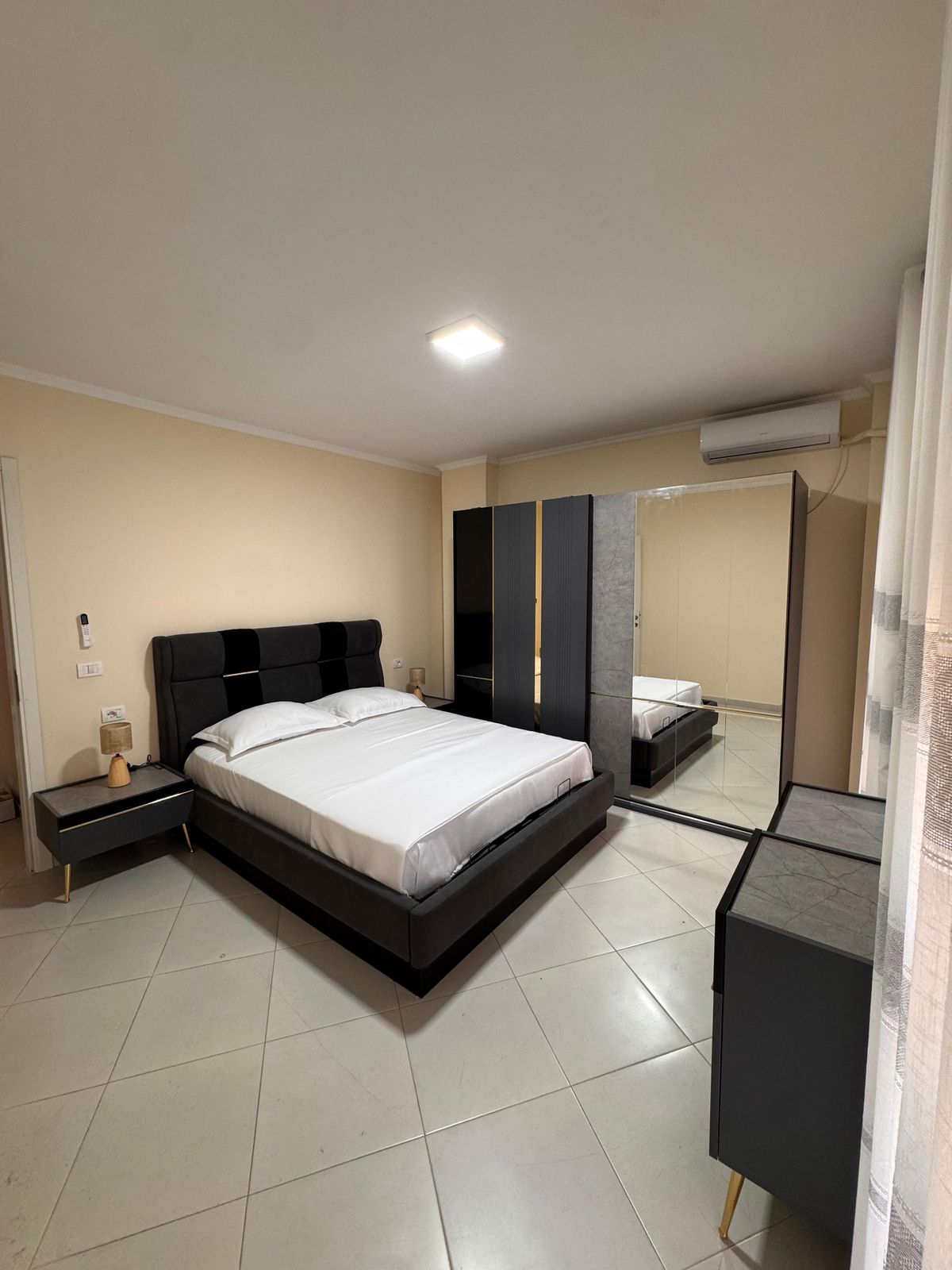 Jepet me qera Apartamenti 2+1 , Rruga Mine Peza ,