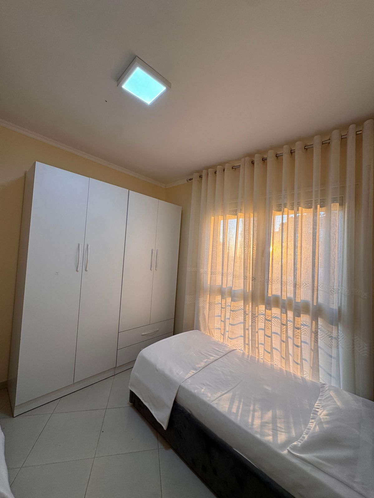 Jepet me qera Apartamenti 2+1 , Rruga Mine Peza ,