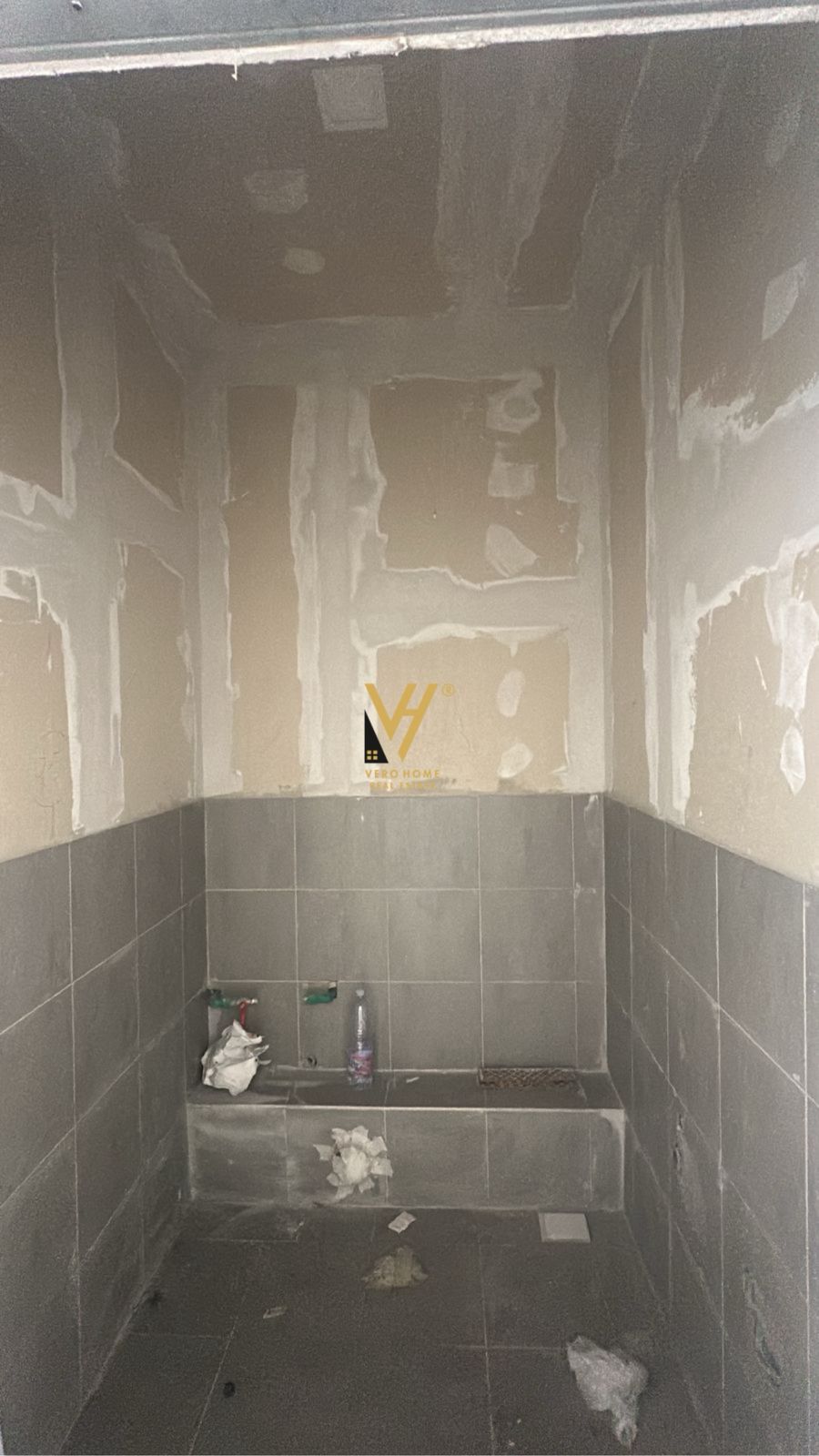 DYQAN 50M2 ME QERA TE MYSLYM SHYRI 1.300 EURO