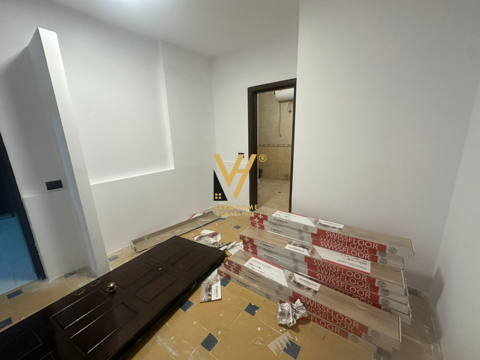 ZYRE 96M2 ME QERA NE MYSLYM SHYR 1.100 EURO