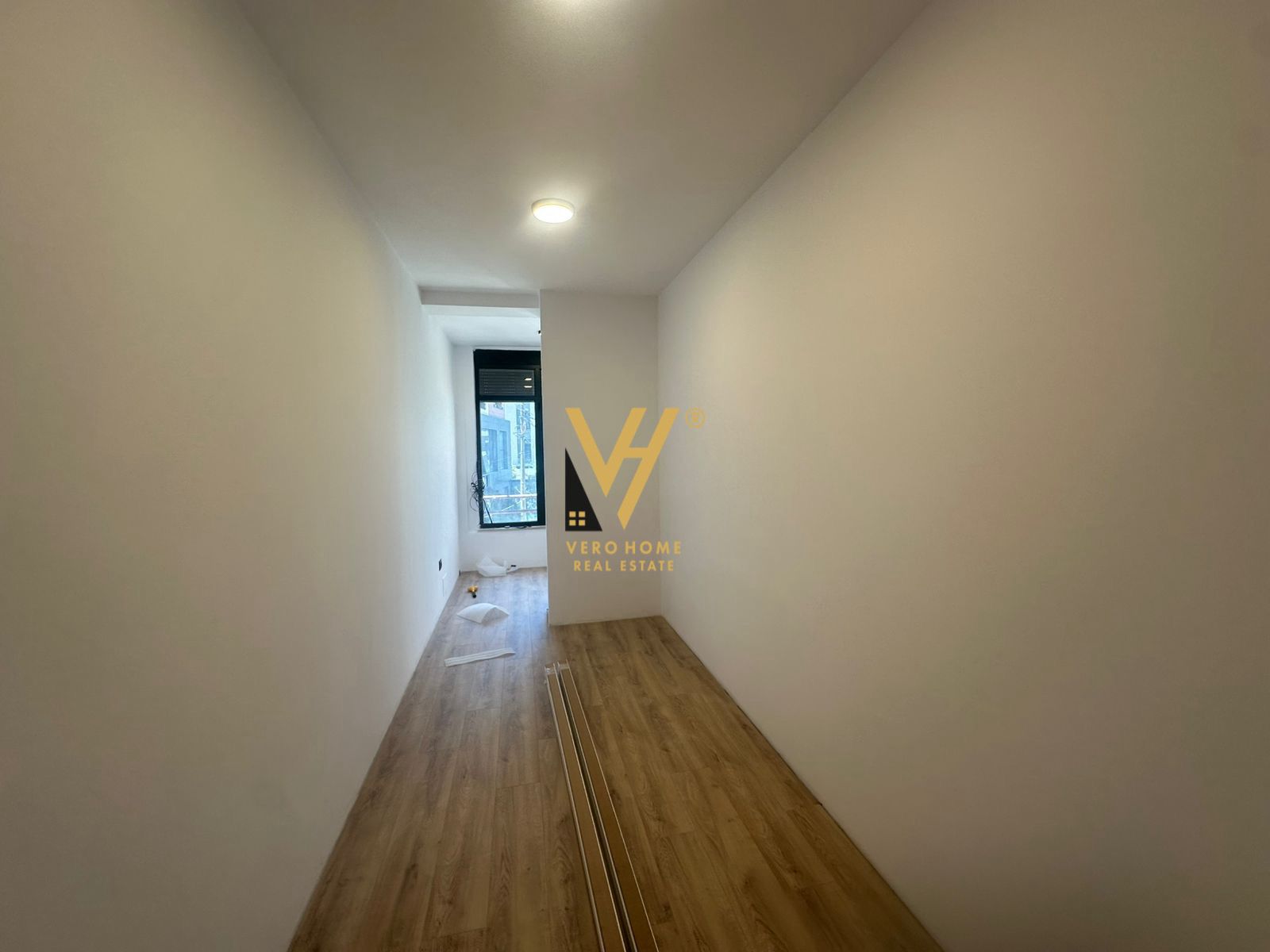 ZYRE 96M2 ME QERA NE MYSLYM SHYR 1.100 EURO