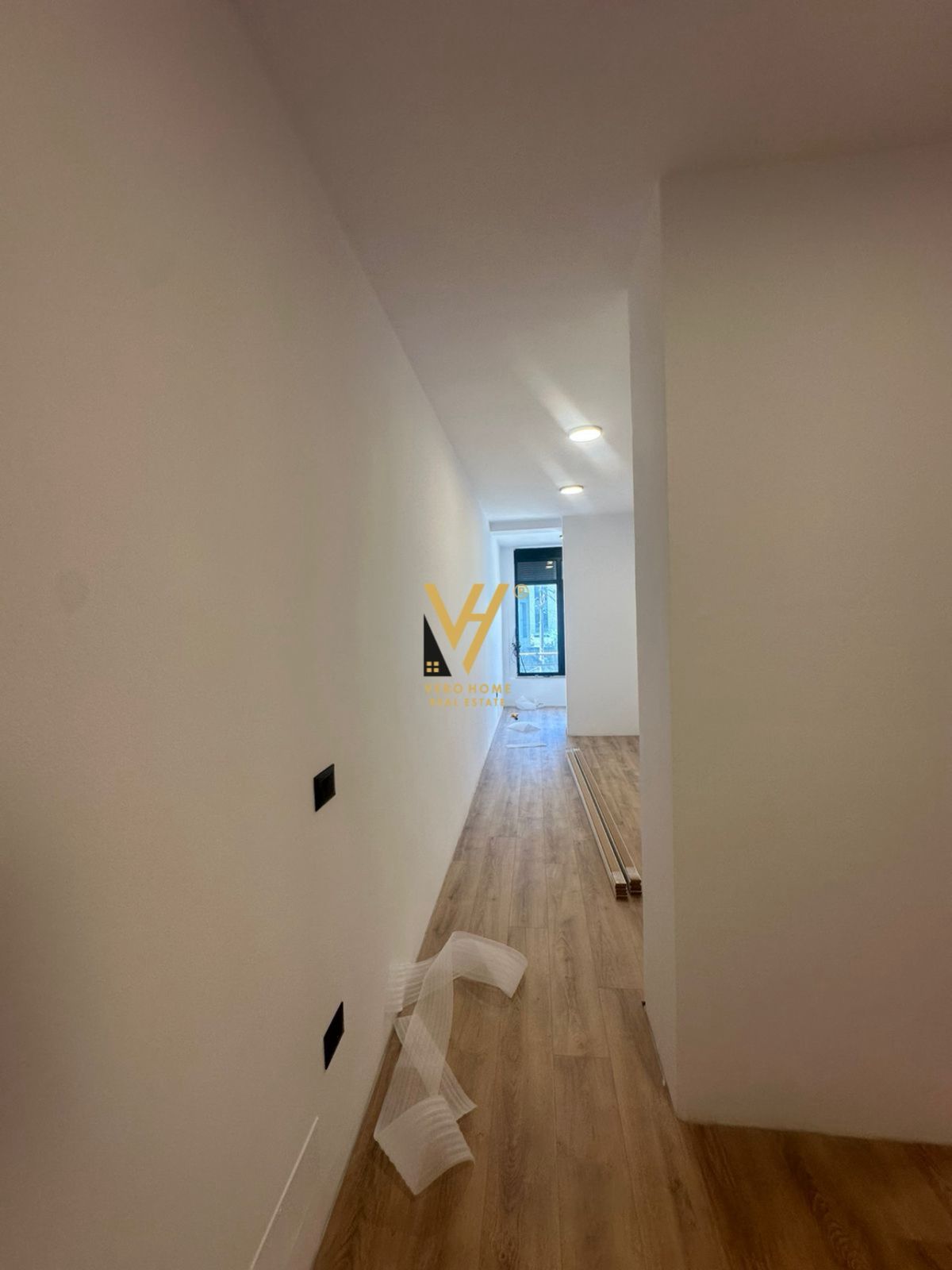 ZYRE 96M2 ME QERA NE MYSLYM SHYR 1.100 EURO