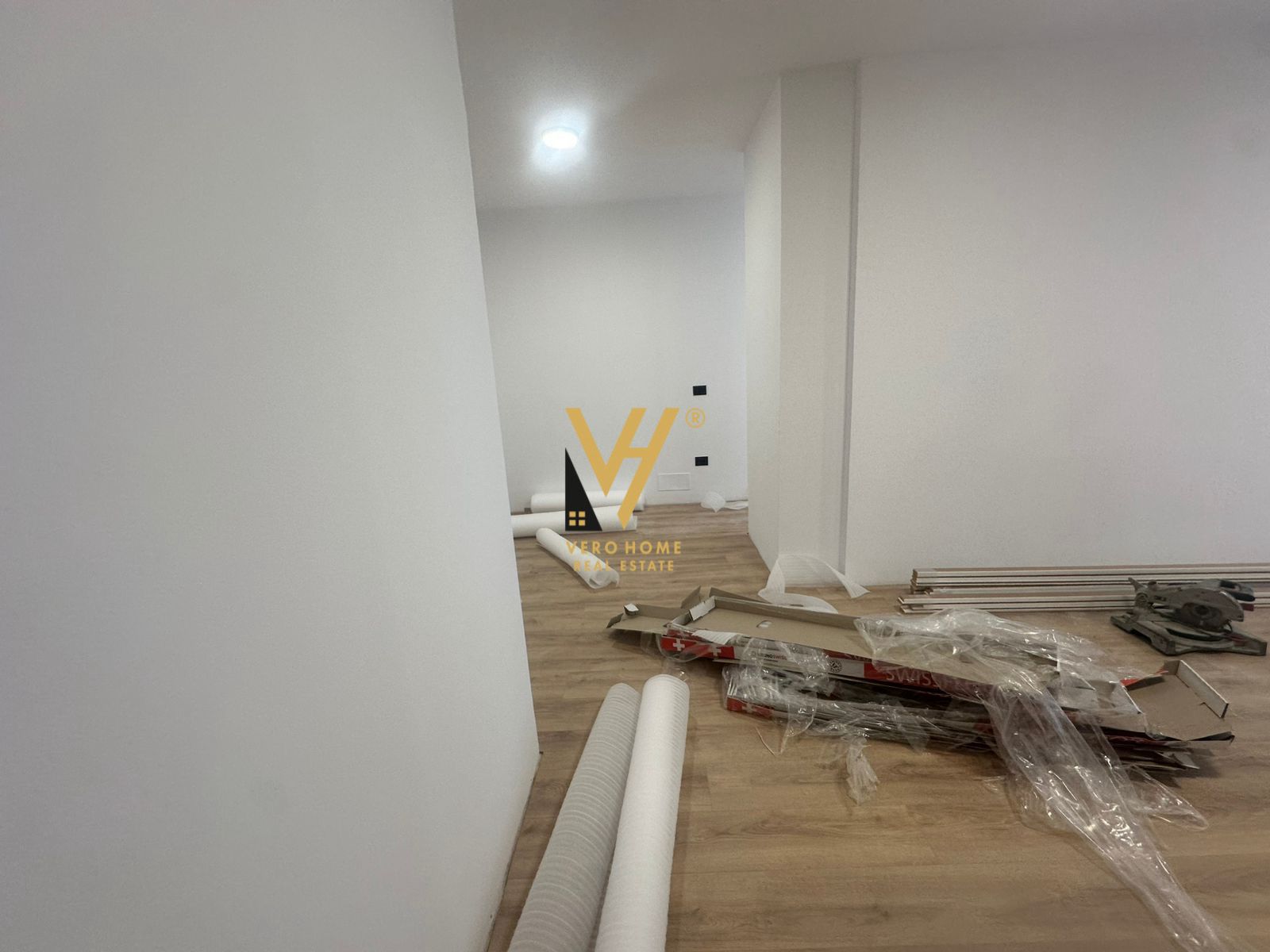 ZYRE 96M2 ME QERA NE MYSLYM SHYR 1.100 EURO