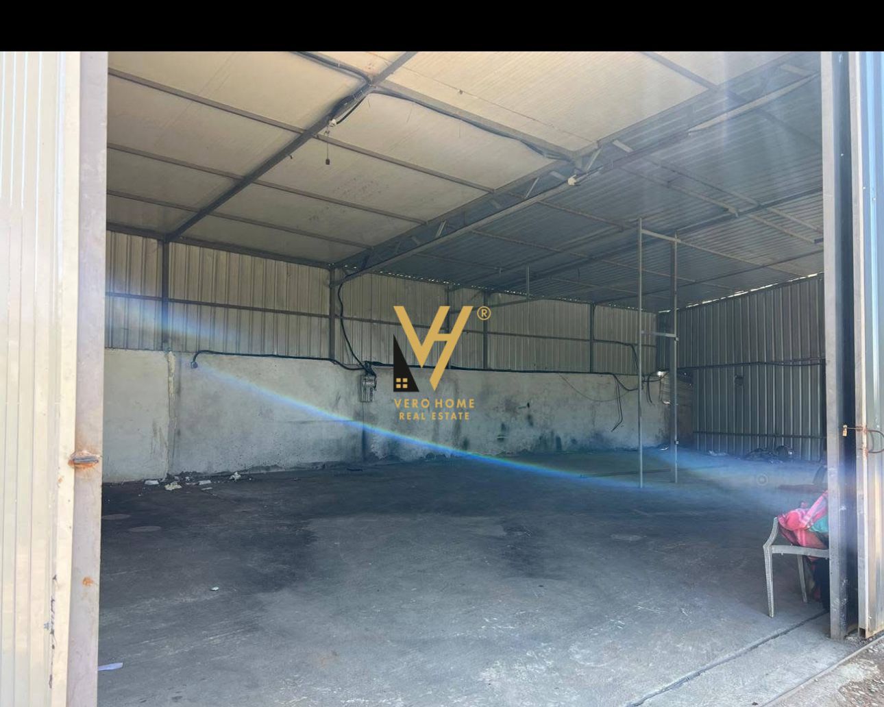 MAGAZINE 170M2 ME QERA NE KAMEZ 700 EURO