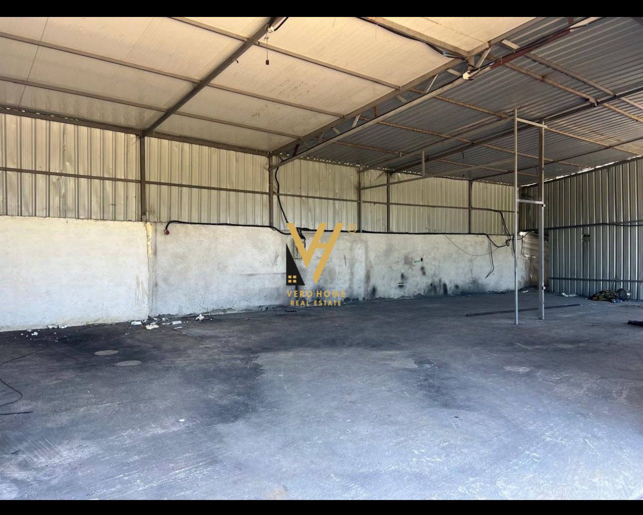 MAGAZINE 170M2 ME QERA NE KAMEZ 700 EURO