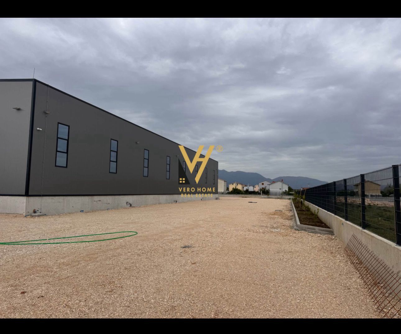 KAPANON 1.200 M2 TE RRUGA E RINASIT 4.500 EURO