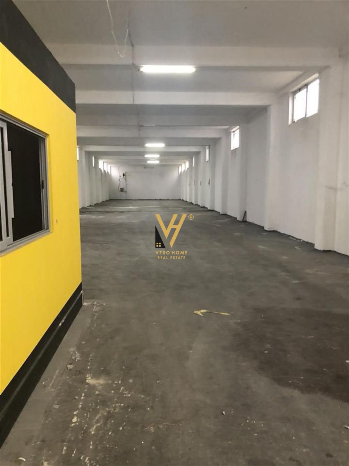 MAGAZINE 550M2 TE AUTOSTRADA TR-DR 3.500 EURO