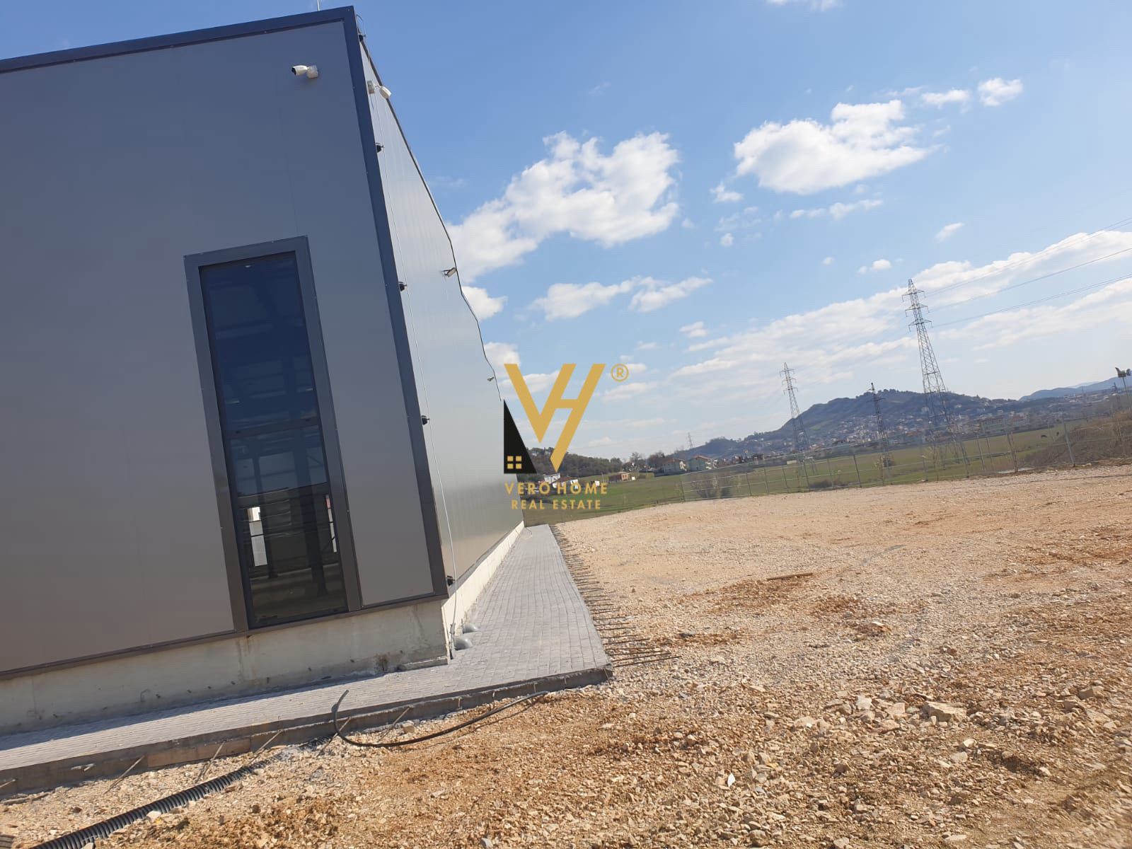 KAPANON DHE TRUALL 4.400 M2 NE MEZEZ 5.000.000 EUR