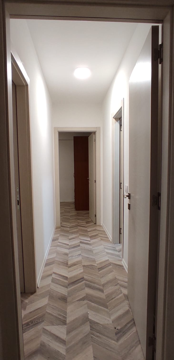 Jepet me qera Apartamenti 2+1 te rruges 5 Maj Cmi