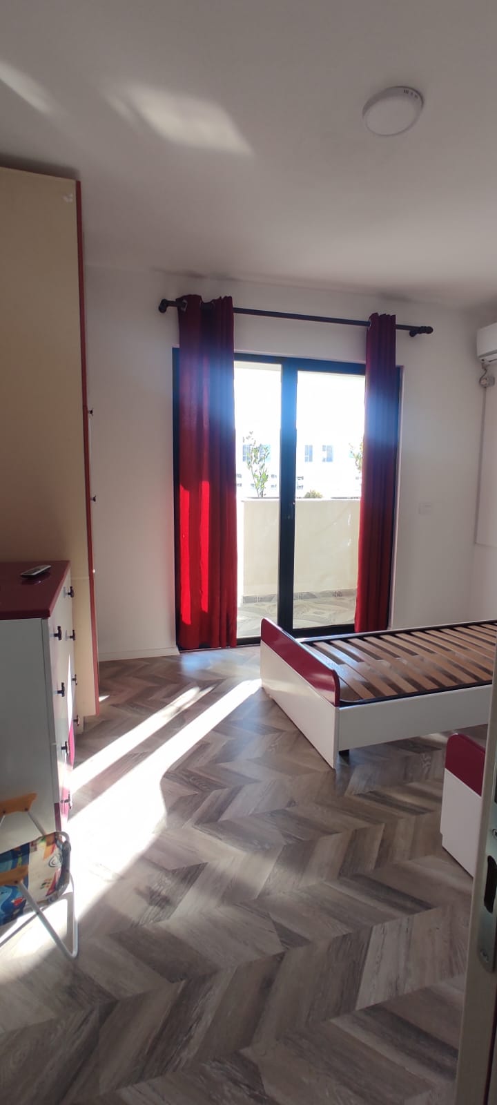 Jepet me qera Apartamenti 2+1 te rruges 5 Maj Cmi