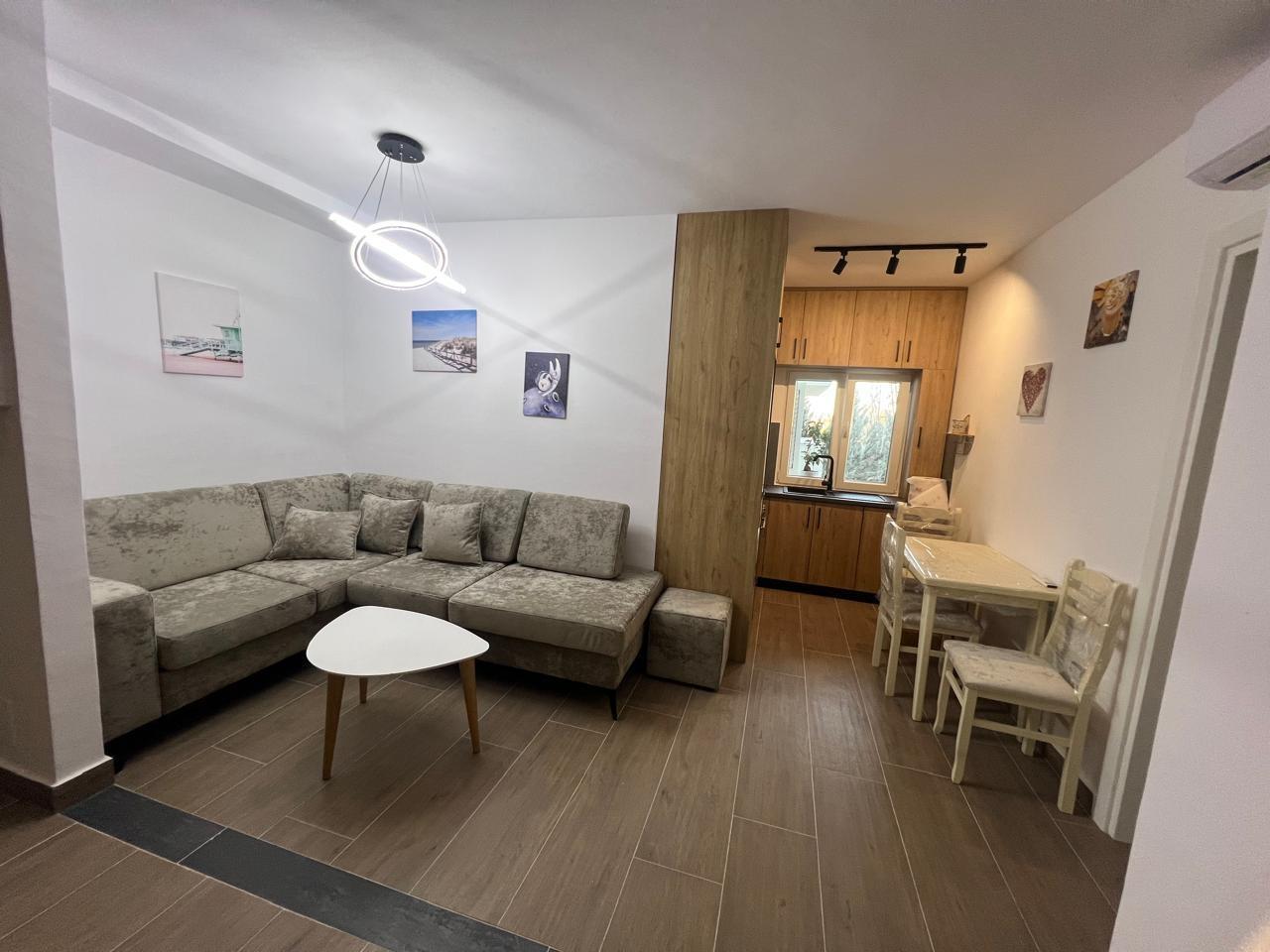 Jepet me qera Apartamenti 1+1 , Selite