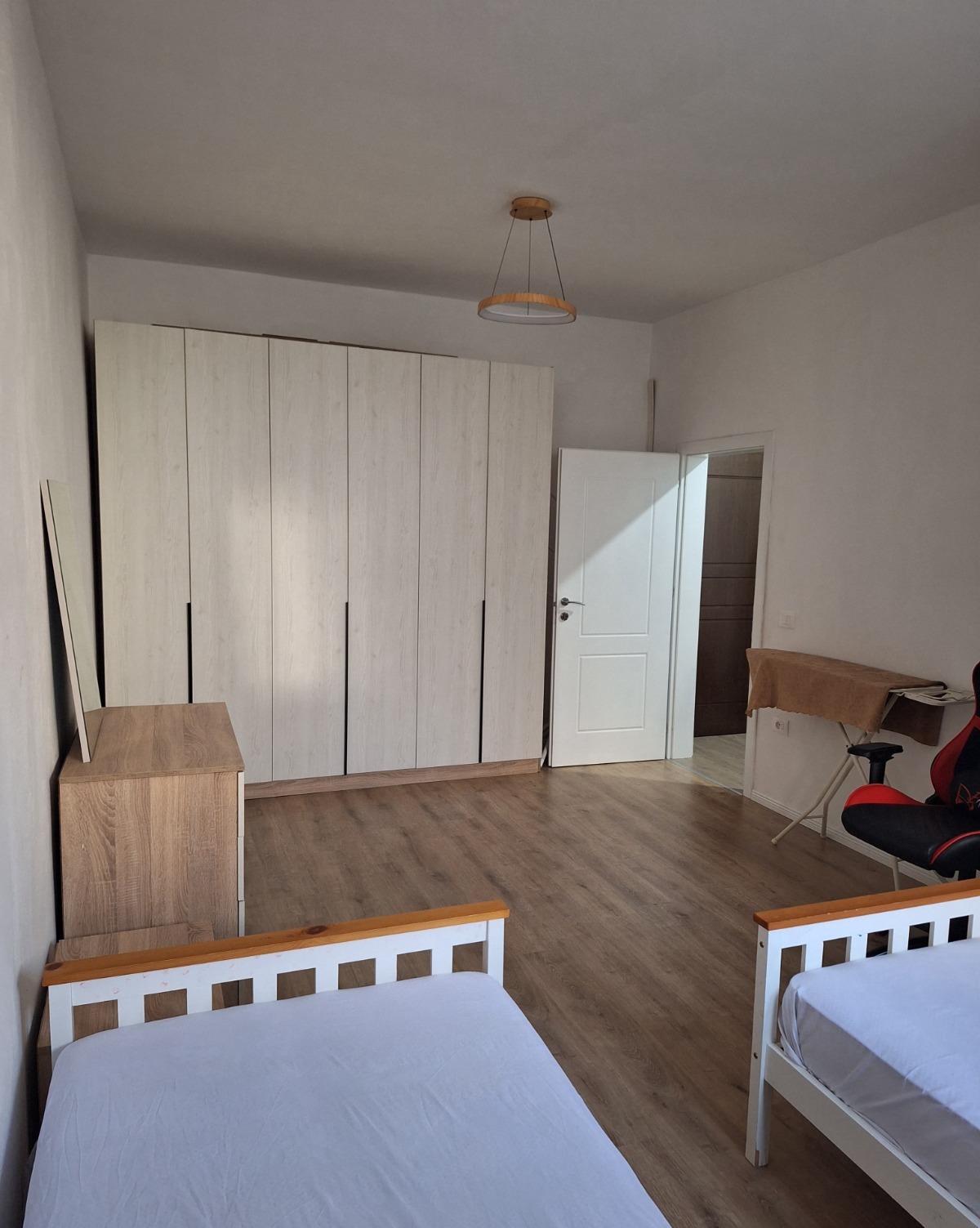 Jepet me qera Apartamenti 1+1 rruga e Barrikadave