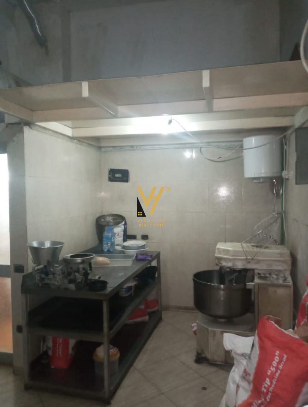 AMBIENT 47 M2 ME QERA NE ASTIR 1.400 EURO