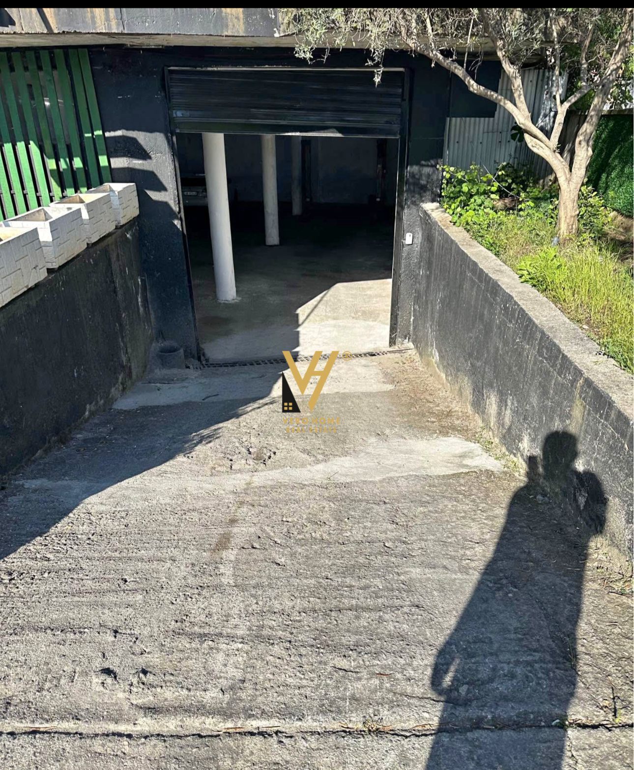 MAGAZINE 300M2 ME QERA NE KAMEZ 90.000 LEKE