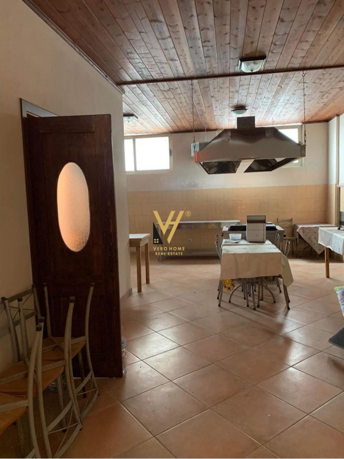 RESTORANT 196M2 TE SHKEMBI I KAVAJES 265.000 EURO