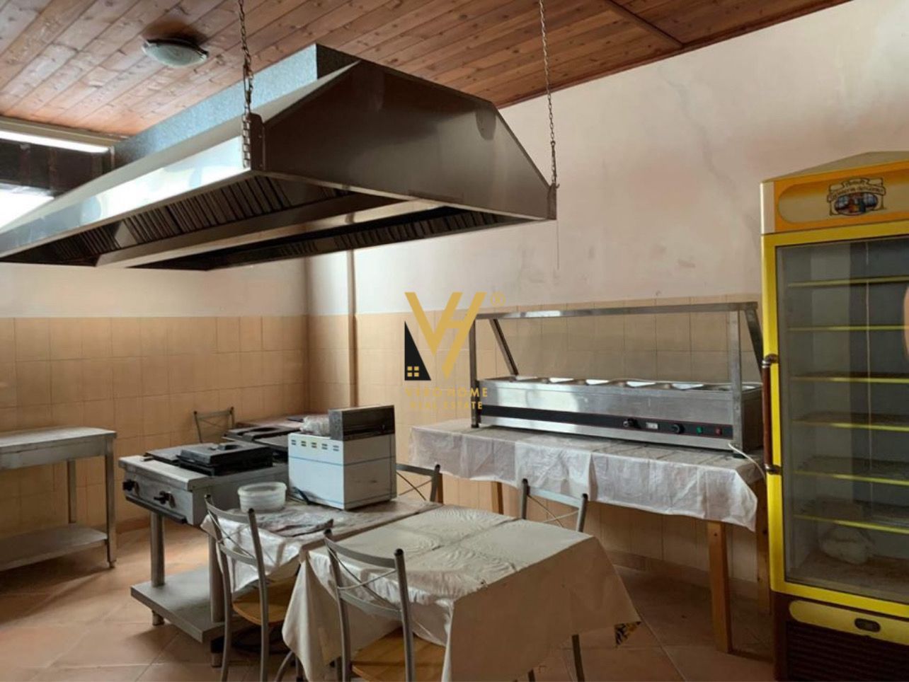 RESTORANT 196M2 TE SHKEMBI I KAVAJES 265.000 EURO