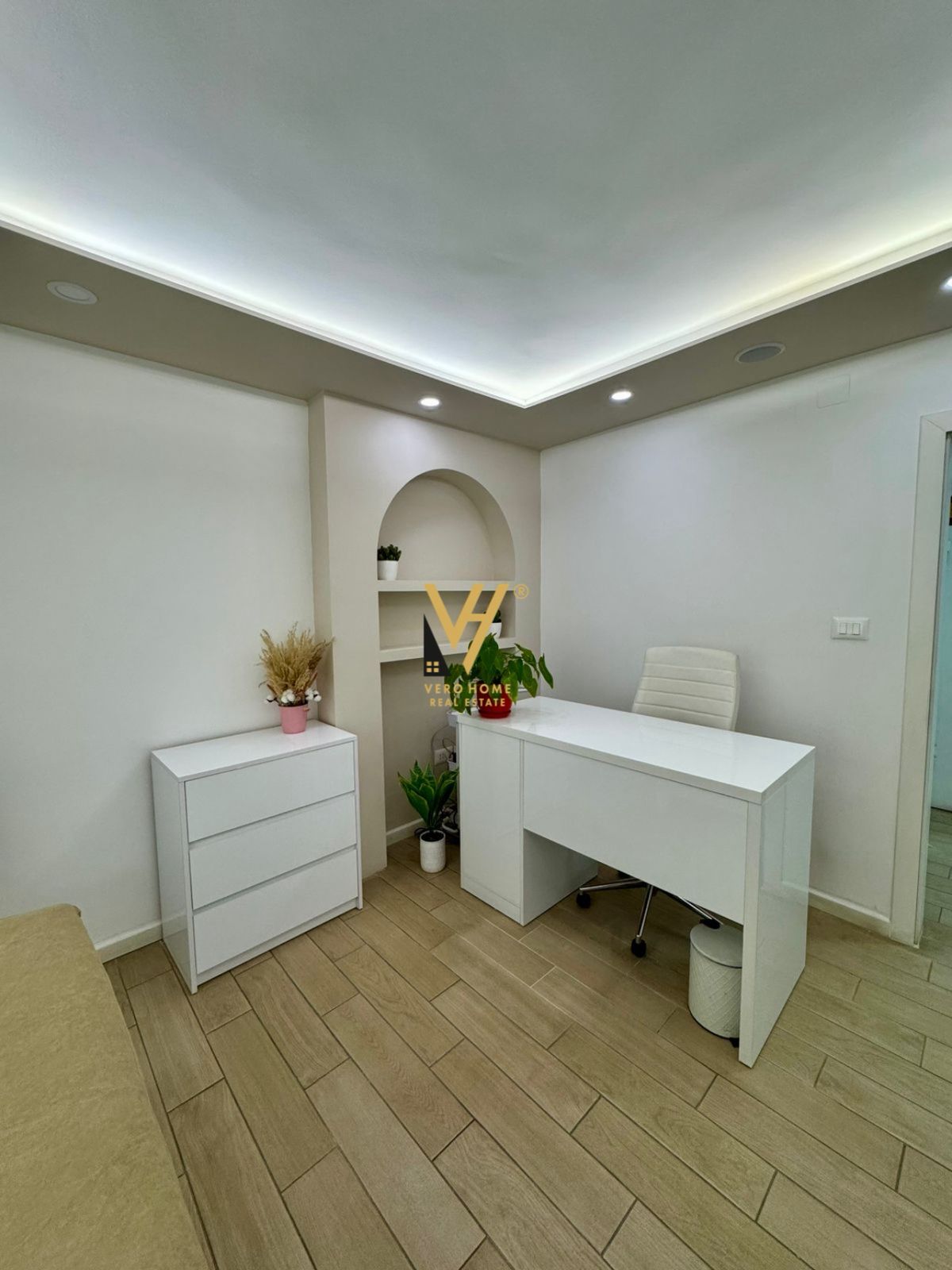 AMBIENT 68 M2 ME QERA NE VASIL SHANTO 750 EURO